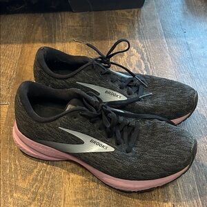 Brooks Women's‎ Black and Silver Running Shoes Launch 7 Size 8.5